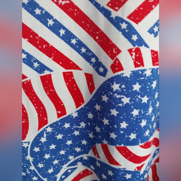 LulaRoe Irma Size XS Patriotic T-shirt NWT - Picture 4 of 5